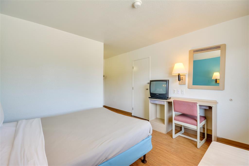 Rodeway Inn Tillmans Corner Oda fotoğraf