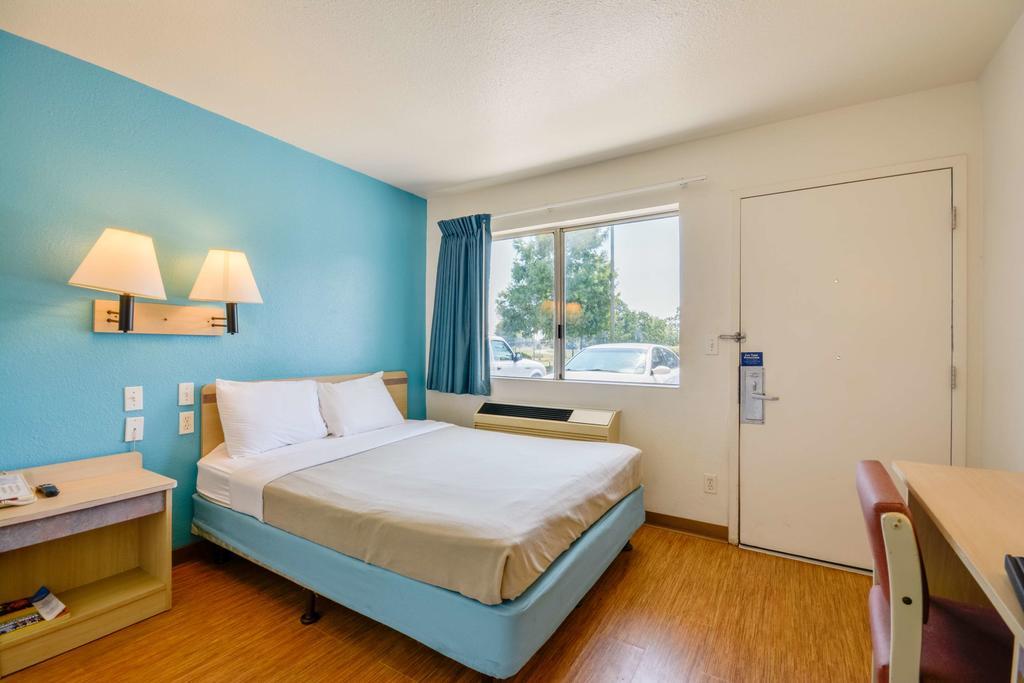 Rodeway Inn Tillmans Corner Dış mekan fotoğraf