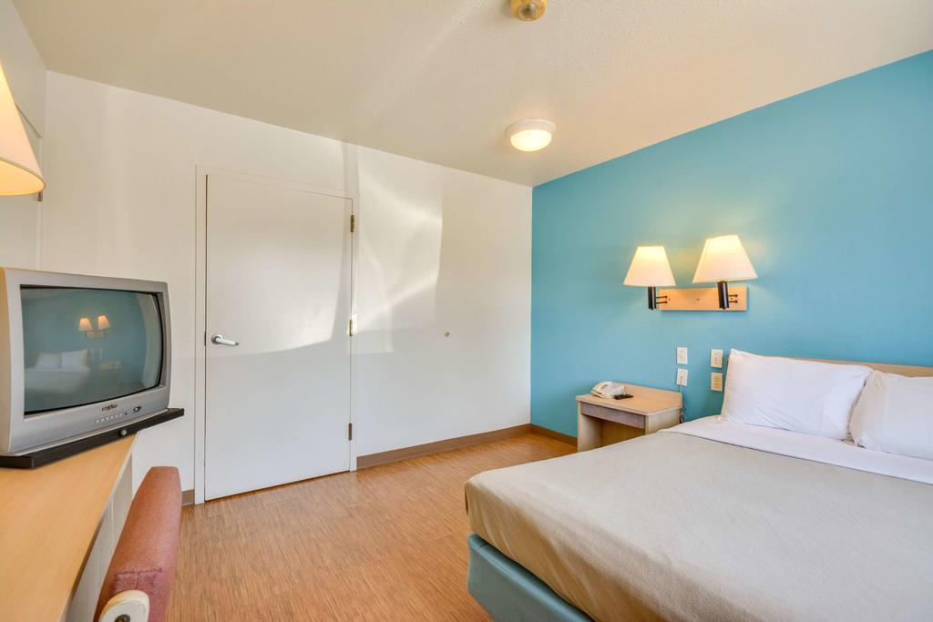 Rodeway Inn Tillmans Corner Dış mekan fotoğraf