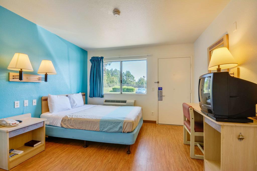 Rodeway Inn Tillmans Corner Dış mekan fotoğraf