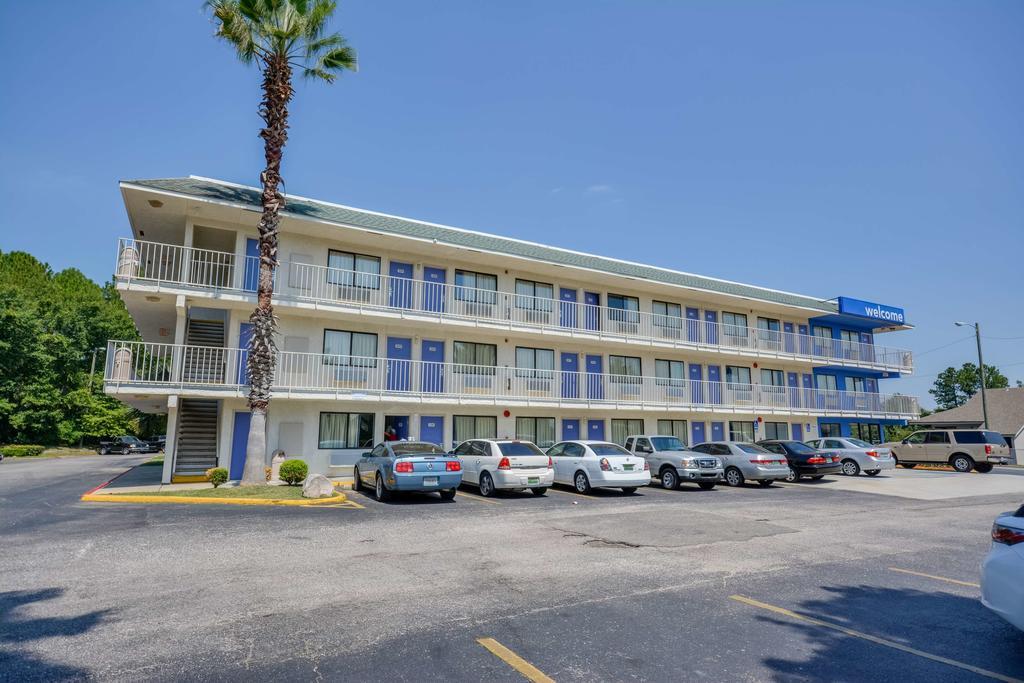 Rodeway Inn Tillmans Corner Dış mekan fotoğraf