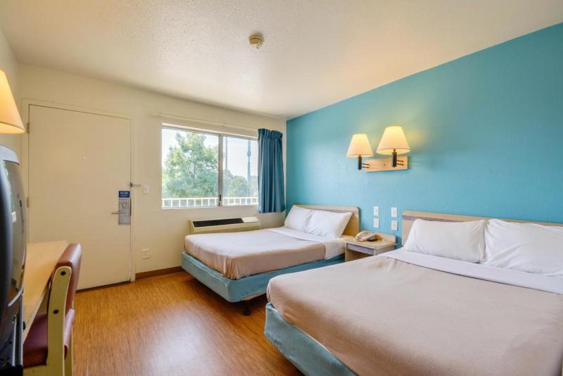 Rodeway Inn Tillmans Corner Dış mekan fotoğraf